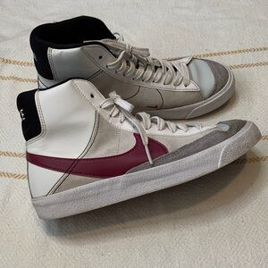 Nike Blazer Mid 77 SE Shoes Size 5.5Y